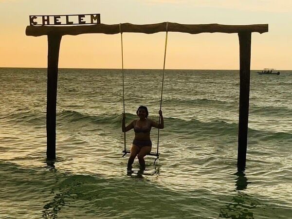 Beach fun, night and day.  #vidachelem🏝 #vidachelem